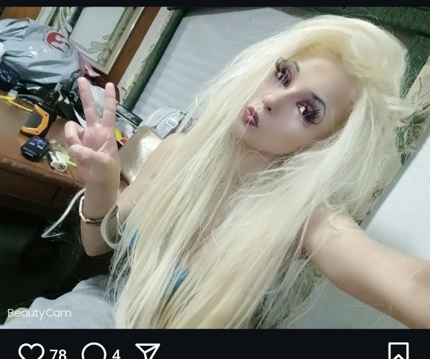 Jennifer Jorgensen Ahmed, blonde selfie